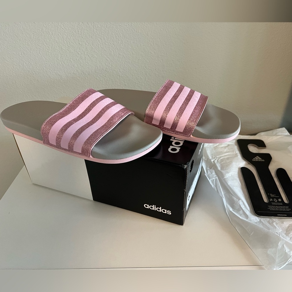 Adidas
ADILETTE COMFORT K SLIDES